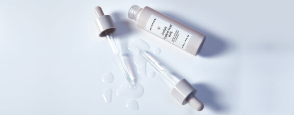 Pregnancy-safe azelaic acid serum bottle