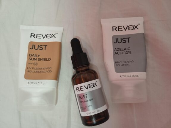 Revox Azelaic Acid serum bottle